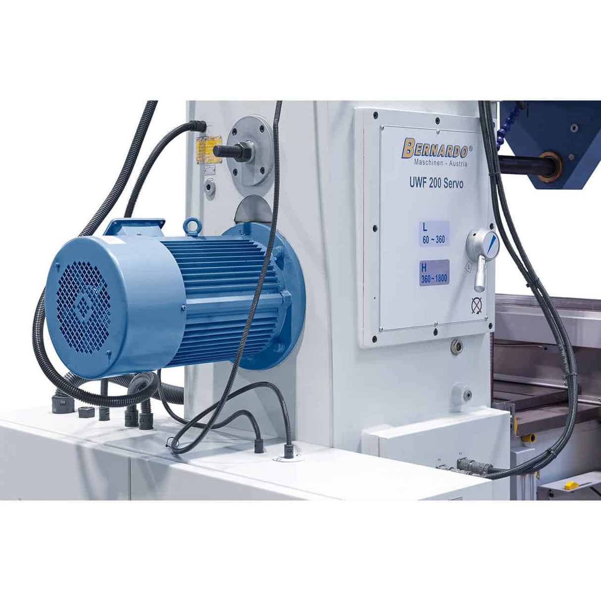 Bernardo UWF 200 Servo – Fresatrice Universale con torretta servoassistita