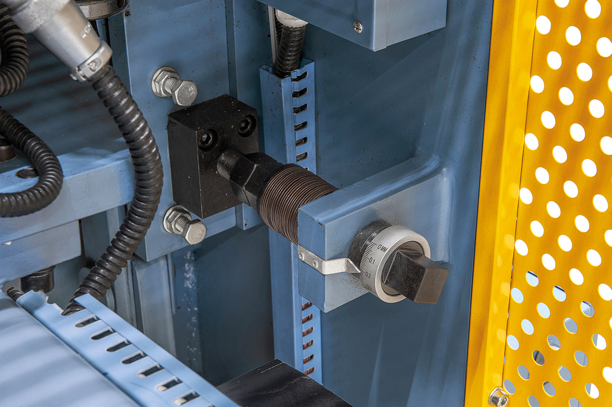 Cesoia a ghigliottina motorizzata MTB 1300 x 4 NC