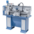 Vista del tornio Hobby 800 G con struttura compatta e robusta, dotato di display digitale a 3 assi, torretta a 4 posizioni e mandrino da 160 mm: ideale per laboratori e scuole tecniche.