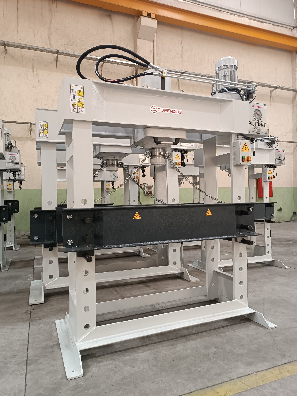 Plaatpers Durendus Serie DW Hydraulische pers 120 Ton met cilinder Schuivend