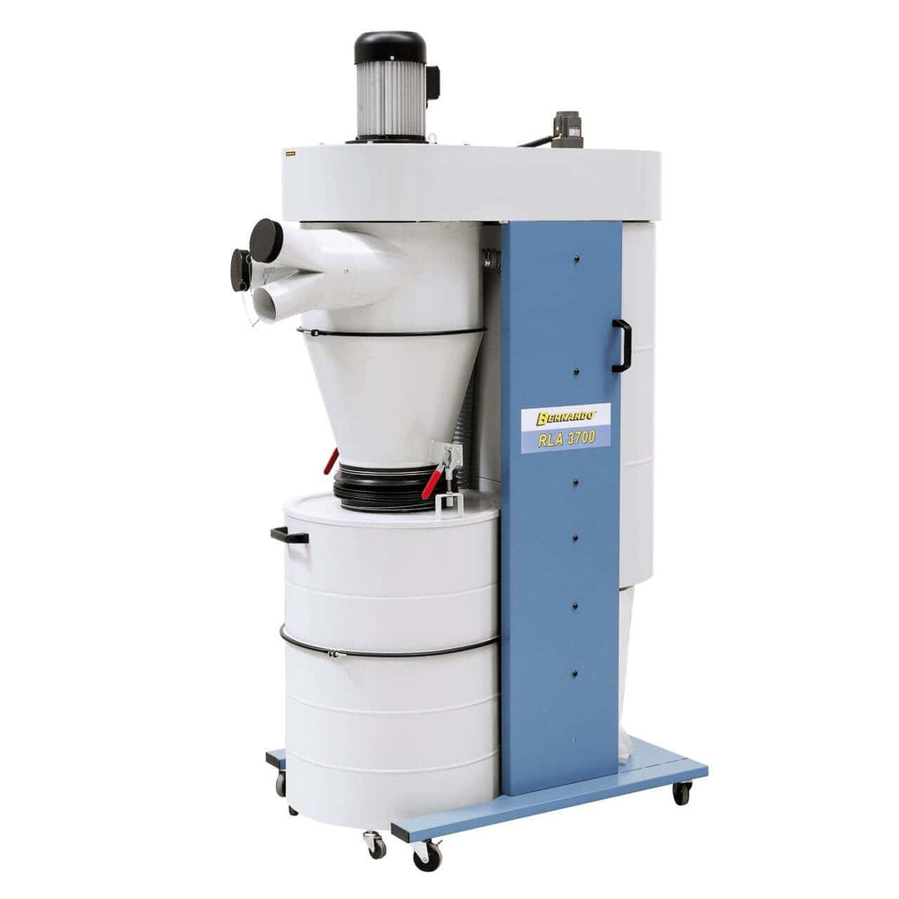 Aspiratore ciclonico Bernardo RLA 3700 con sistema di filtrazione in poliestere autopulente, telecomando e serbatoio da 240 litri, ideale per aspirazione industriale di trucioli e polveri fini.