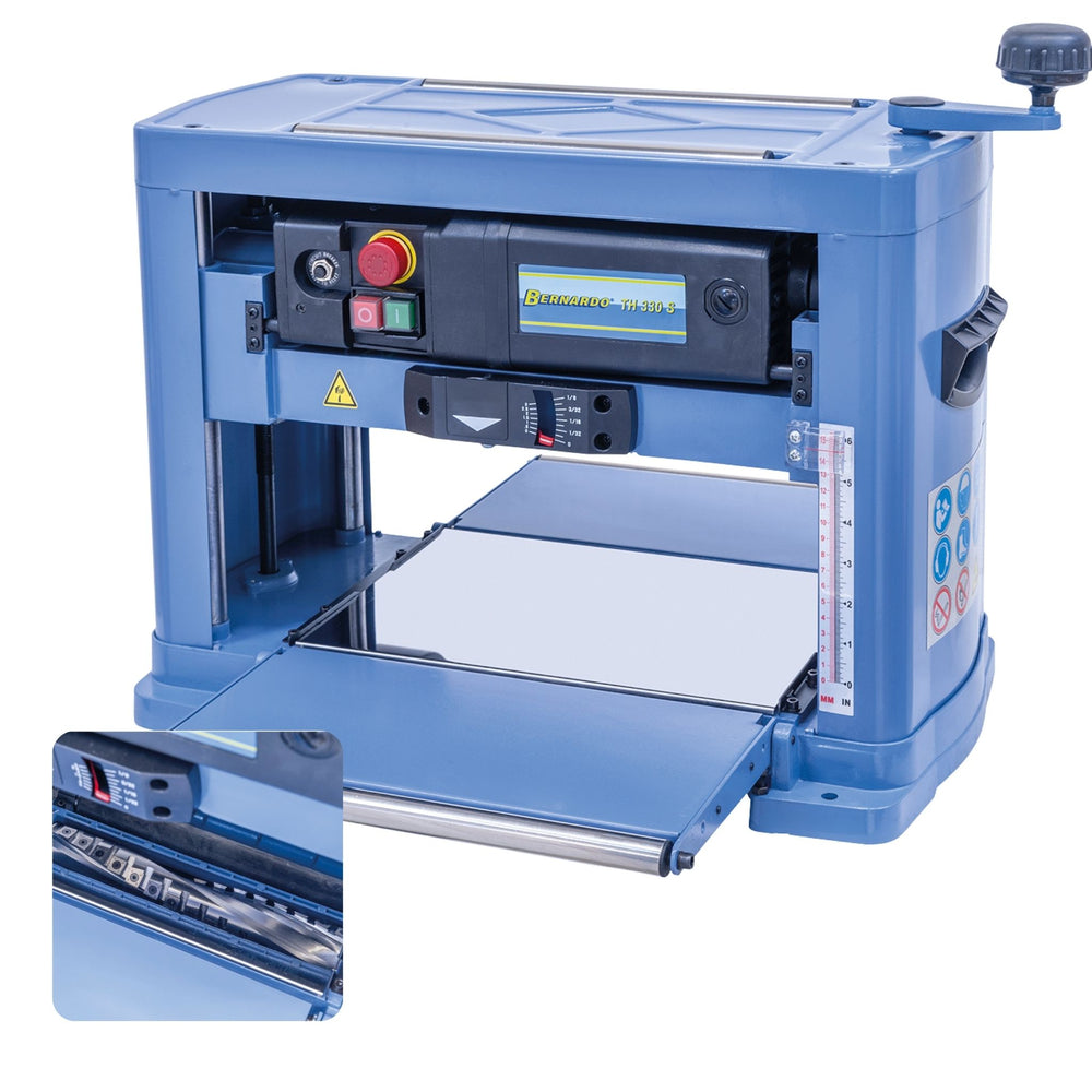 Pialla a spessore Bernardo TH 330 S con albero a spirale a 30 inserti TCT, compatta e silenziosa, con tavola estensibile a rulli.