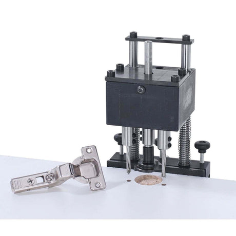 Testa di foratura Bernardo 42/11 per cerniere tipo Grass o Blum, con tre mandrini per foratura simultanea e pinza per trapani, ideale per lavorazioni di precisione.