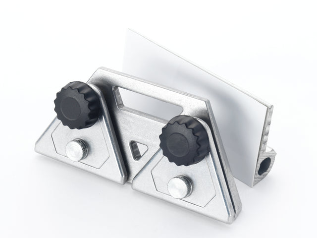 Vista della dima WG250/E Record Power per affilare forbici professionali, con corpo in metallo e morsetti regolabili per mantenere la corretta inclinazione del filo durante l’affilatura su mola ad acqua.