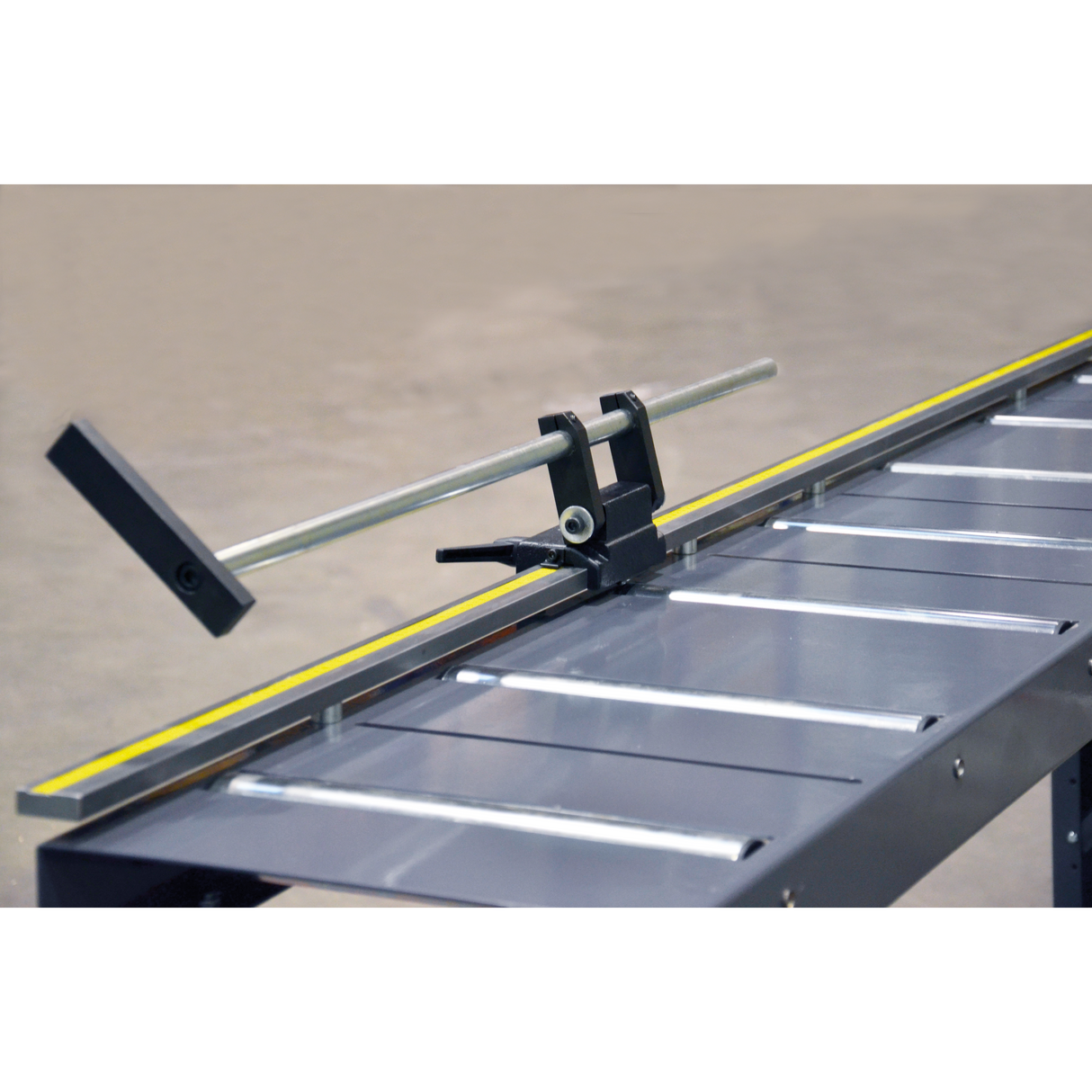 Flott Arresto manuale 3000 mm con nastro metrico per HBS