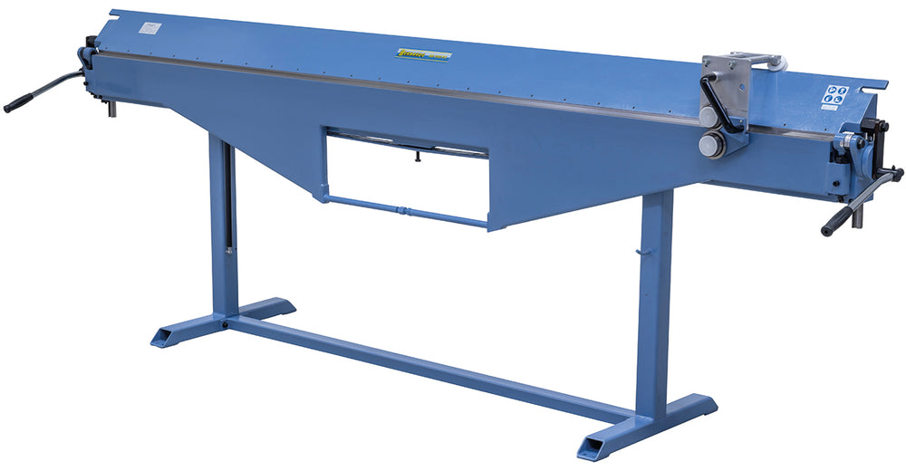 Piegatrice Bernardo BB 3000 RS con struttura in acciaio saldato, cesoia per lamiera e basamento, ideale per piegature professionali su lamiere di grande formato.