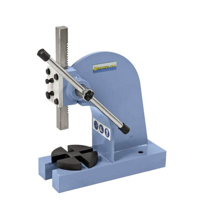 Pressa manuale a cremagliera Bernardo DP2 con struttura robusta in acciaio, tavola girevole Ø 155 mm e forza utile fino a 1285 kg.