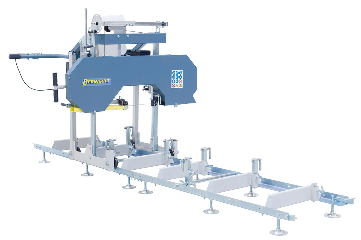 Sega a nastro per tronchi Bernardo BBS 400 E con motore elettrico da 2,2 kW, ruote in ghisa e sistema di raffreddamento, ideale per taglio legno tenero e duro.