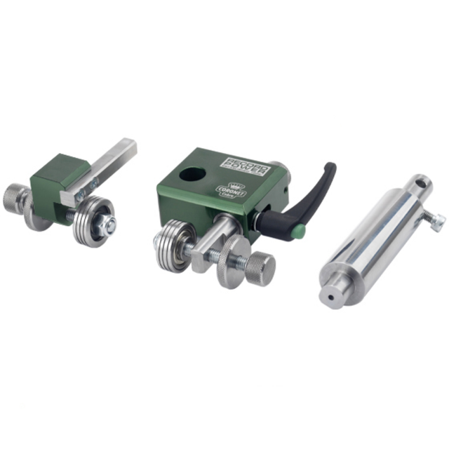 Sistema di guida a scorrimento Cobra installato su sega a nastro Sabre 350, ideale per lavorazioni di precisione e tagli complessi.