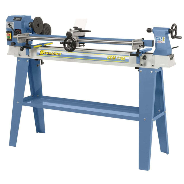 Tornio per legno KDM 1100 con struttura in ghisa, visualizzazione digitale, regolazione continua dei giri e dispositivo di copiatura per lavorazioni professionali.