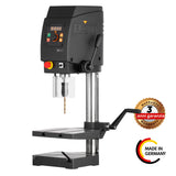 Trapano da banco Flott TB 15 Plus 230 V con motore a frequenza controllata, display OLED, illuminazione LED e funzione di filettatura fino a M12.